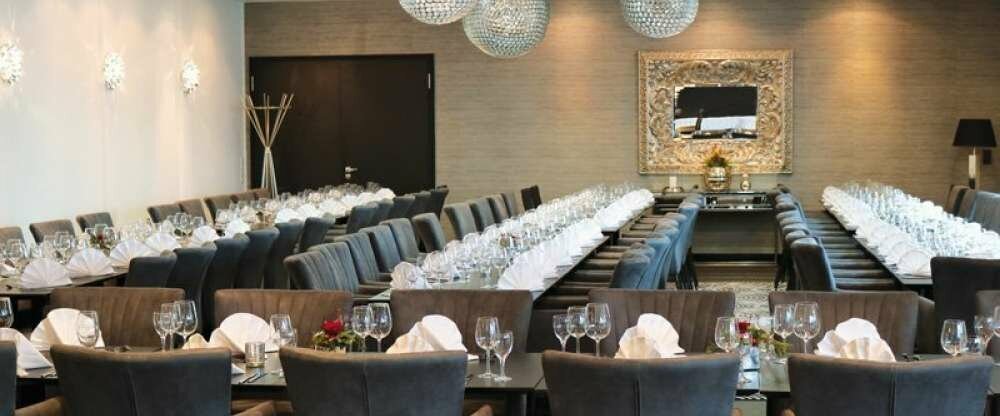 Die drei stilvollen Tagungs- und Seminarräume bieten für jeden Anlass den passenden Rahmen. Die moderne Technikausstattung und unser kompetentes Serviceteam komplettieren das Angebot. 