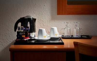 Tee- und Kaffee-Set mit Wasserkocher