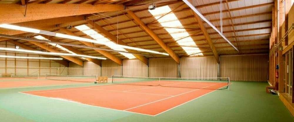 Tennis- & Squashplätze (kostenfrei für Hotelgäste)