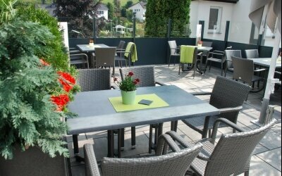 Seit 2017 läd unsere neue Terrasse zu verweilen ein