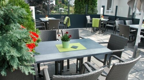 Seit 2017 läd unsere neue Terrasse zu verweilen ein