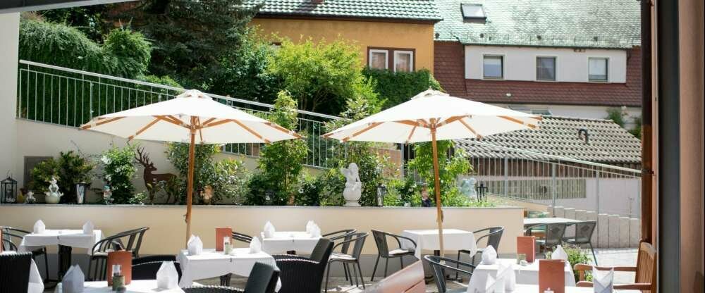 teilweise mit Glasdach