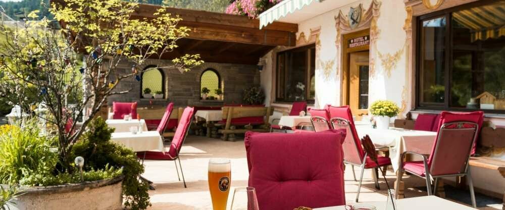 Wunderbarer Blick von der Terrasse auf die umliegenden Berge