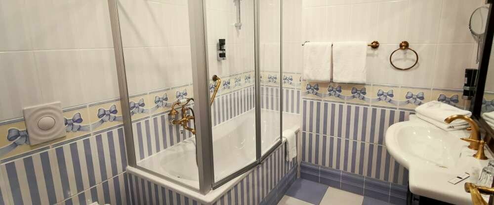 The Lakeside- Burghotel zu Strausberg - Badezimmer