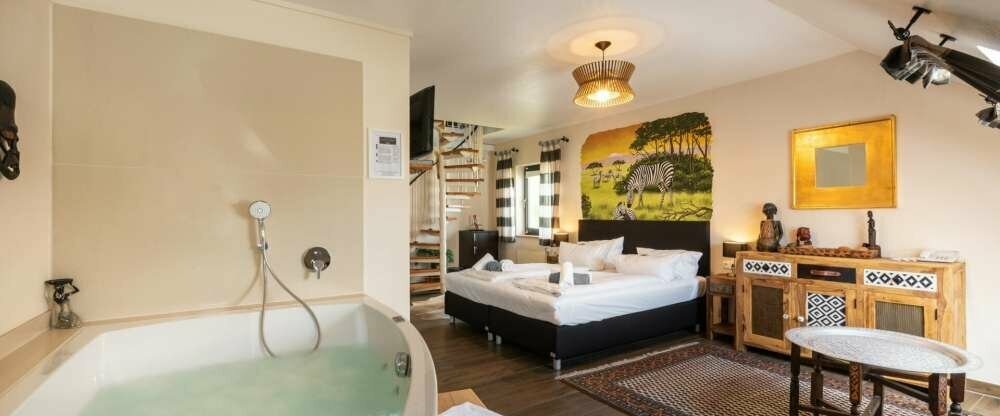 Themensuite im Gästehaus mit Sauna, Innenwhirlpool und nach Verfügbarkeit mit Wasserbett