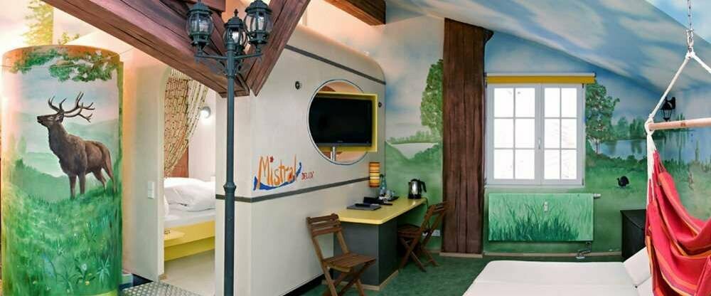 Themenzimmer *V8 Camp*