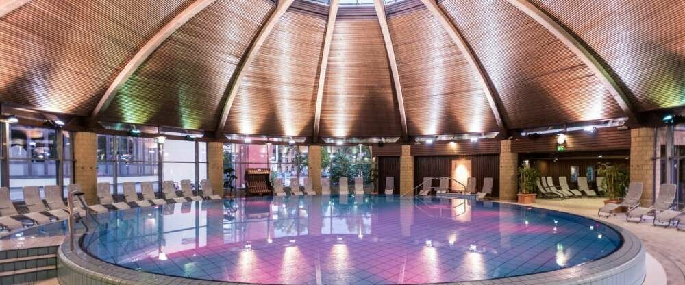 Das Crucenia Thermalbad im Herzen des denkmalgeschützten Bad Kreuznacher Kurviertels, liegt idyllisch direkt neben dem Sympathie Hotel Fürstenhof am Ufer der Nahe.