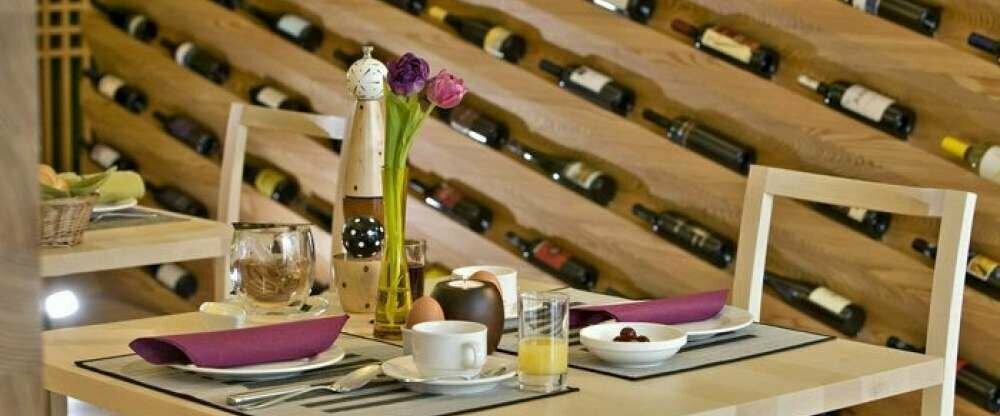 Tisch zum Weinurlaub