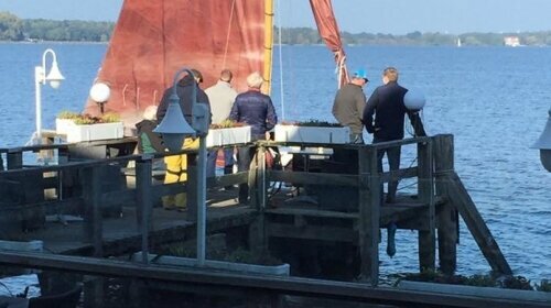 Das Fährhaus betreibt zwei historische Boote. "Moin Moin I" und "Moin Moin II".
Die zwei Kähne sind zusammen über 120 Jahre alt. Platz bietet ein Boot für 18 Personen. Ein einmaliges Segelerlebnis auf dem Zwischenahner Meer. 