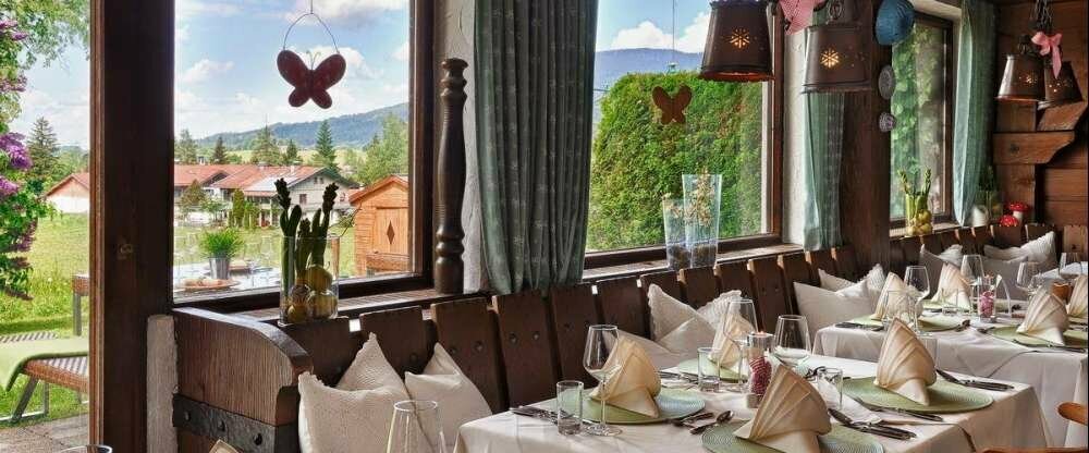 Unser Restaurant mit Blick auf die Terrasse