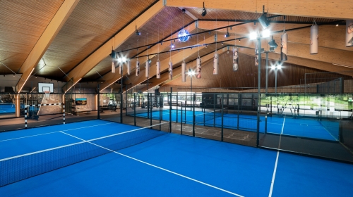 Sportarena mit Padelplätzen