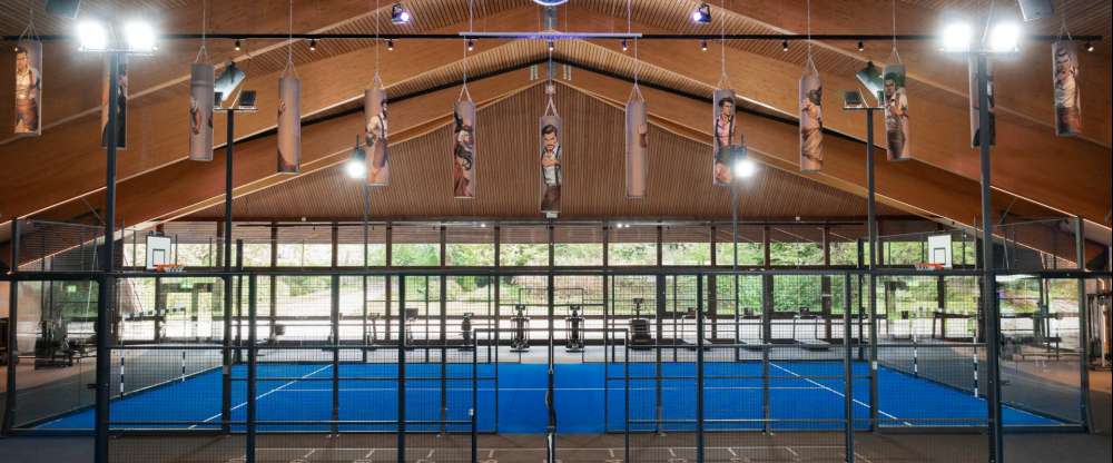 Sportarena mit Padelplätzen
