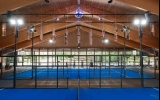 Sportarena mit Padelplätzen