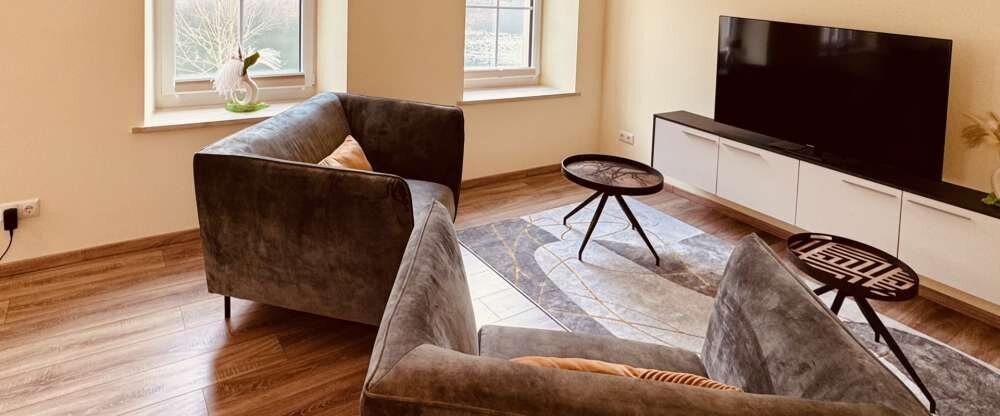 Appartment (ca. 85m²) mit 1 Schlafzimmer (Doppelbett), Wohnbereich mit gemütlicher Sitzecke, komplett eingerichtete Küchenzeile, Waschmaschine mit Trockner, Essecke, möblierter Balkon (ca. 10m²), Dusche/WC, TV/Radio, Zimmersafe, kostenfreies W-LAN Nutz