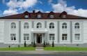 Die Villa Bowdy ist ein familien geführtes Hotel, gelegen zwischen Köln und Aachen. Durch seine gute Lage ist es eine beliebte Unterkunft um schnell vielzählige Attraktionen der Region aus zentraler Lage zu erreichen. Als Hotel machen vor allem die beiden