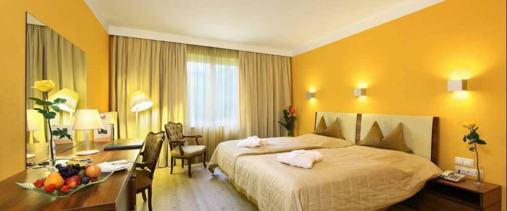 Die nostalgisch gestalteten Vintage-Doppelzimmer sind bis zu 22 Quadratmeter groß und bieten Besuchern die Möglichkeit, die Gastfreundschaft des Hotels zu den günstigsten Bedingungen zu genießen.