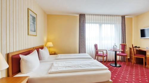 Vital - Einzelzimmer - ca. 18-23 qm groß, eingerichtet im modernen englischen Stil, Badezimmer mit Dusche, WC, Fön & Kosmetikspiegel, 32 Zoll Flachbild TV im Zimmer, Minibar - Zimmer ist bequem mit dem Lift zu erreichen