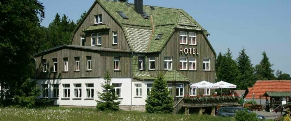 waldhotel AUSZEIT - Hotel-Außenansicht