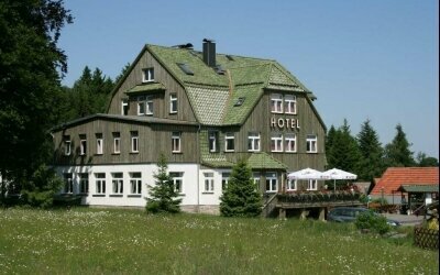 waldhotel AUSZEIT - Hotel-Außenansicht