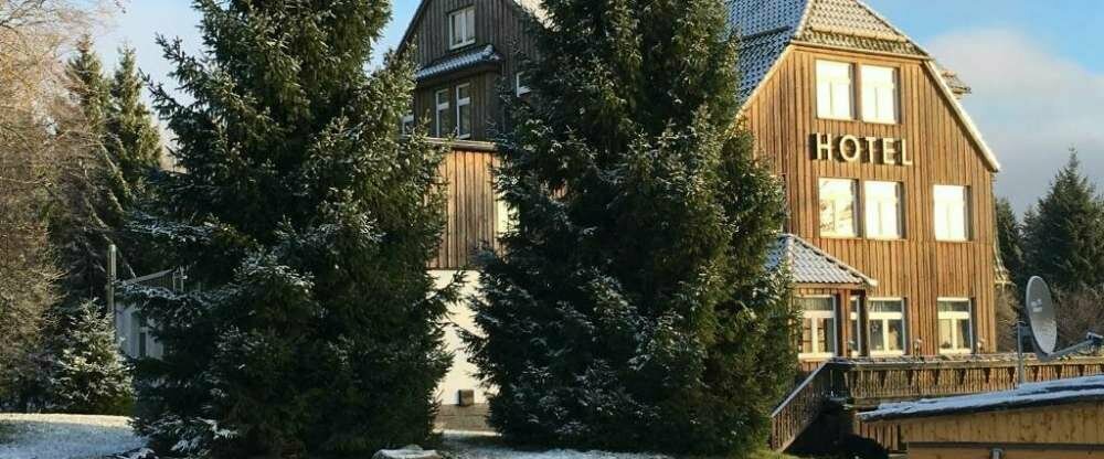 waldhotel AUSZEIT - Hotel-Außenansicht