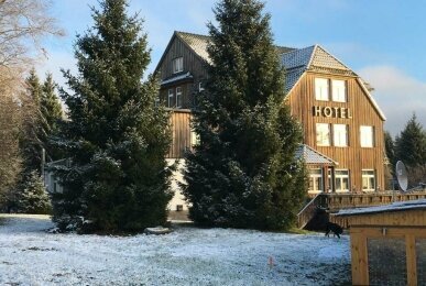 waldhotel AUSZEIT - Hotel-Außenansicht, Quelle: waldhotel AUSZEIT