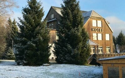 waldhotel AUSZEIT - Hotel-Außenansicht