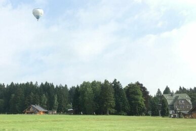 waldhotel AUSZEIT - Hotel-Außenansicht, Quelle: waldhotel AUSZEIT