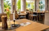 Restaurant "blaue Ente" im Hotel
Unsere Köche haben den Trend zum bodenständigen Kochen schon lange erkannt.
Sie verwenden hauptsächlich regionale Produkte für wohlschmeckende Spezialitäten, die im Trend liegen.