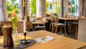 Restaurant "blaue Ente" im Hotel Unsere Köche haben den Trend zum bodenständigen Kochen schon lange erkannt. Sie verwenden hauptsächlich regionale Produkte für wohlschmeckende Spezialitäten, die im Trend liegen.