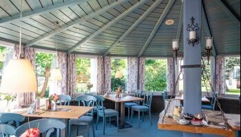 "blaue Ente" - das á-la-carte-Restaurant Unsere Köche haben den Trend zum bodenständigen Kochen schon lange erkannt. Sie verwenden hauptsächlich regionale Produkte für wohlschmeckende Spezialitäten, die im Trend liegen. Eingekauft werden uns