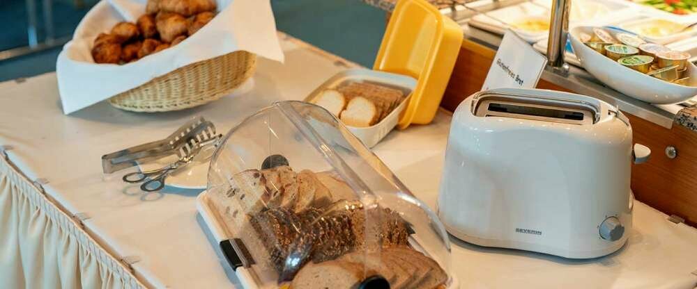 ...große Auswahl an Brot und Brötchen zum Frühstück.