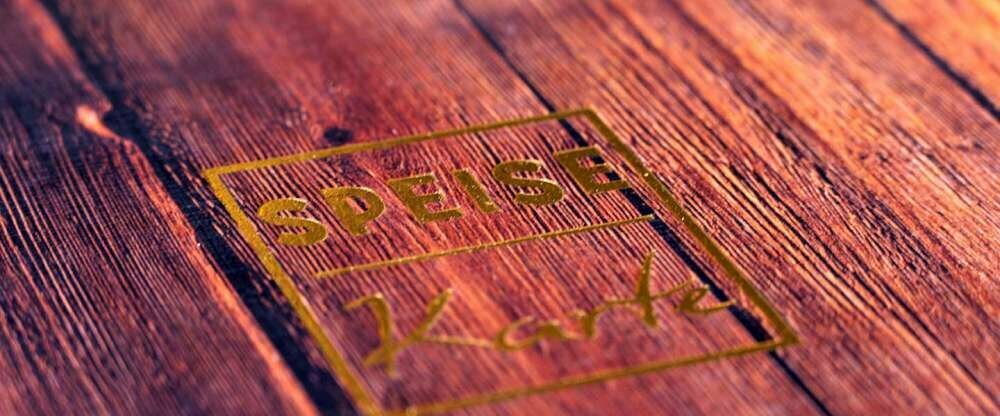 Die Speisekarte bietet eine große Auswahl an Spezialitäten.