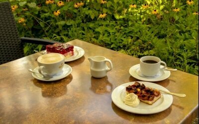 Jeden Nachmittag - Kaffee & hausgebackenen Blechkuchen