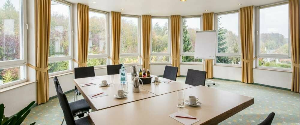 15 unterschiedliche Veranstaltungsräume bis 300 Personen bieten Ihnen den passenden Rahmen für professionelle Tagungen und Veranstaltungen aller Art!