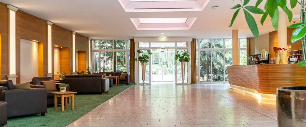 Waldhotel Tannenhäuschen - Hotel-Innenansicht