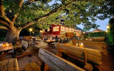 Idyllische Wanderhütte, ca. 900 m vom Hotel entfernt mit Biergarten