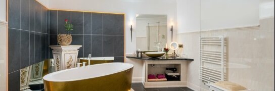 Badewanne Suite Rokoko, Quelle: Wasserschloss Klaffenbach Schlosshotel Chemnitz