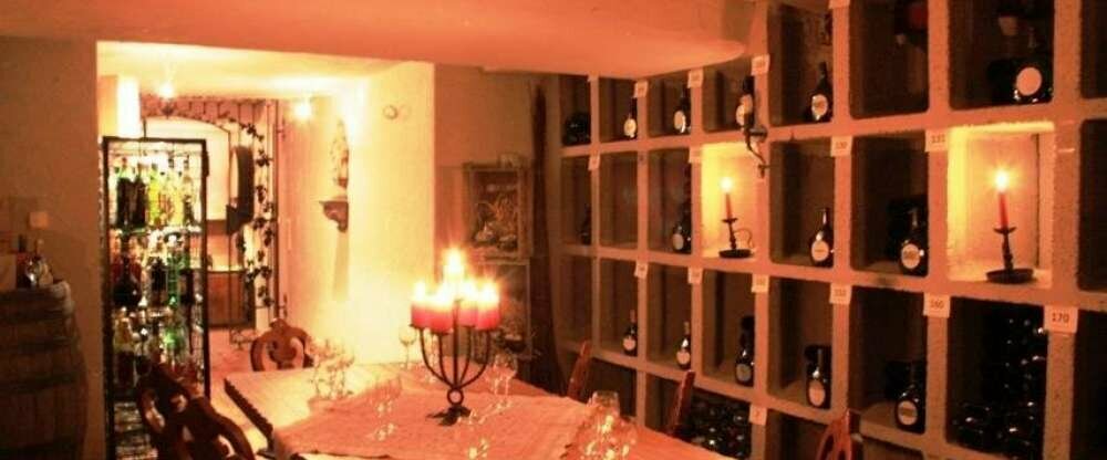 Weinverkauf und Weinprobe im Weinkeller