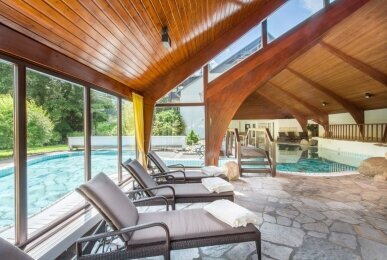 Wellenss im Hotel mit Schwimmbad, Quelle: Romantik Hotel Stryckhaus