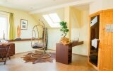 Entspannen Sie in der Luxus Wellness-Suite im Afrika-Look mit Sauna, Dampf- und Massagedusche, Badewanne und Hängesessel! Auf über 60 m² bietet die liebevoll möblierte und afrikanisch dekorierte Wellness Suite NRW alles was das Herz begehrt: Einen Himmels