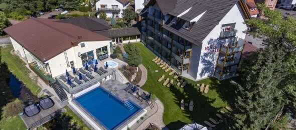 Wellnessgarten mit Außenpool, Whirlpool, Quelle: Hotel Lamm