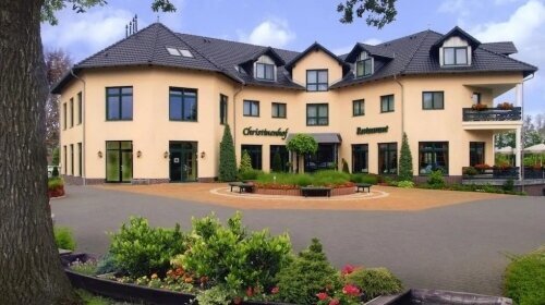 Wellnesshotel Christinenhof & Spa - Hotel-Außenansicht