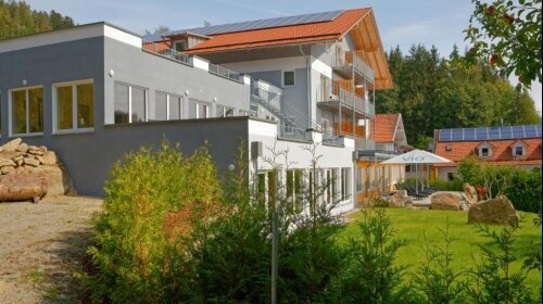 Wellnesshotel deine Auszeit - Hotel-Außenansicht