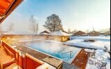 Pool mit 34°, ganzjährig beheizt , Bio - Zirbensauna mit 60 Grad
Kräutersauna mit 80 Grad, Saunapool mit 25°, ganzjährig beheizt, Whirlpools ganzjährig beheizt