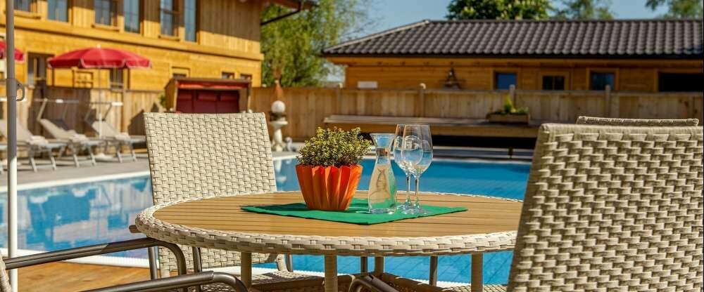 Bistro in herrlicher Natur mit frisch zubereiteten Speisen, kleinen Snacks, Kuchen, Kaffee, Tee und Getränken 