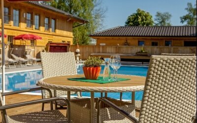 Bistro in herrlicher Natur mit frisch zubereiteten Speisen, kleinen Snacks, Kuchen, Kaffee, Tee und Getränken 