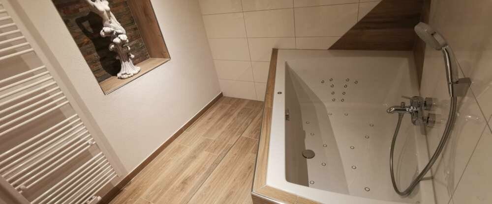 Whirlpool-Suite mit Balkon