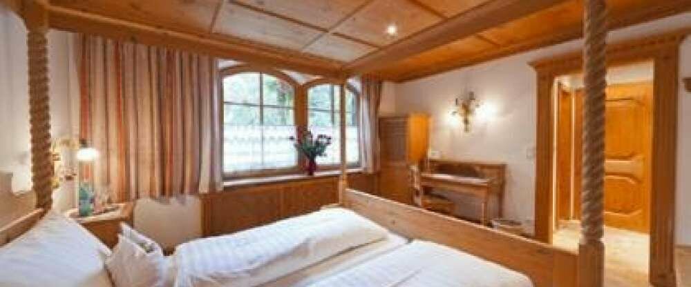 Unsere Landhauszimmer befinden sich im Erdgeschoss und sind alle unterschiedlich. Telefonisch finden wir das passende Zimmer für Sie!