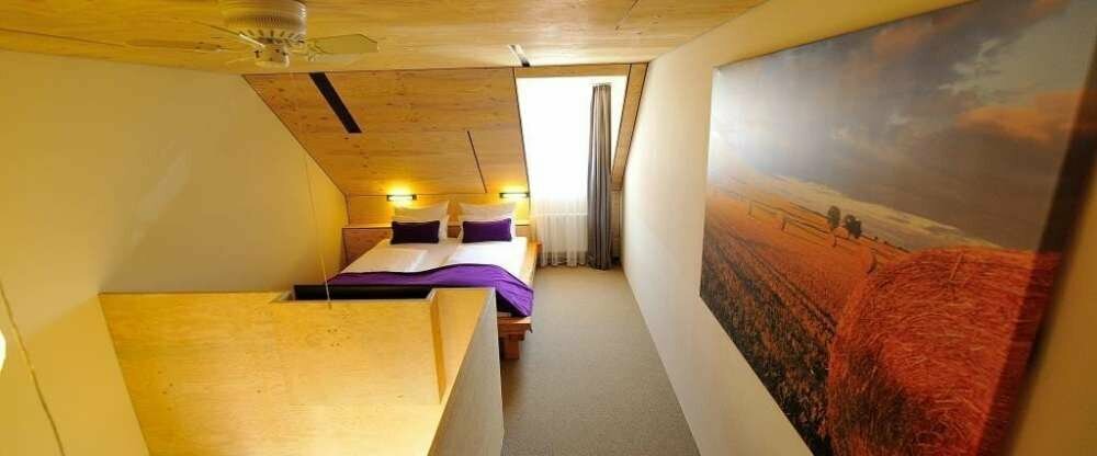 Komfort PREMIUM- Suite auf zwei Etagen mit Balkon. Auch als Familienzimmer zu nutzen. Zustellbett / Babybett möglich.