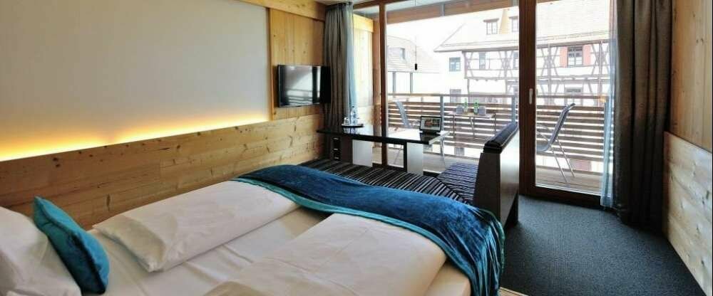 BIERKISTEN - KOMFORT Zimmer Mit teil-offenem Badezimmer und Schranksystem. Alle Zimmer verfügen über Balkone